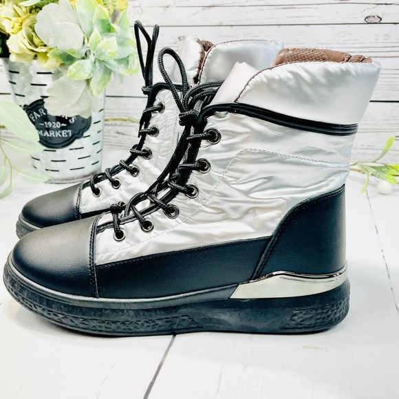 unknown Shoes - NEW Women's Silver and Black Fur Lined Boots - Size 8